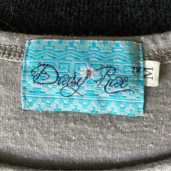 Daisy Rae Woman’s M ruffle sleeve T- shirt - Picture 4 of 6